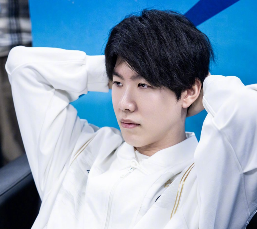 LPL全明星年度颁奖典礼： Tarzan 获得2024最佳外援奖